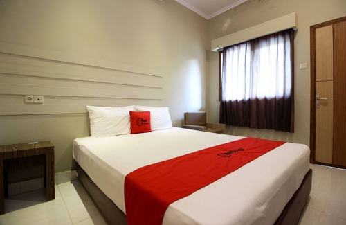 Sinduharjo Hotel | RedDoorz Plus @ Jalan Damai 2