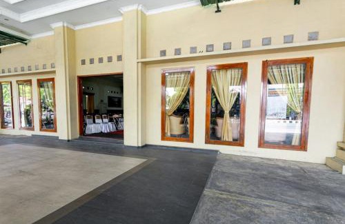 Hargomulyo Hotel | RedDoorz Plus near Alun Alun Karanganyar