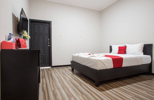 Rogojampi Hotel | RedDoorz Plus near Banyuwangi Airport