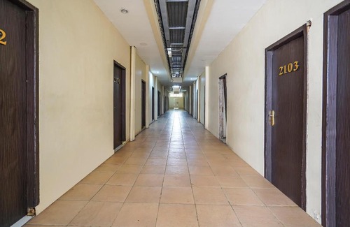 Surabaya Hotel | RedDoorz Plus near Galaxy Mall