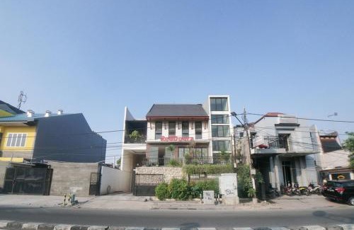 Jakarta House | RedDoorz Plus near Green Pramuka Square Mall