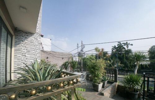 Jakarta House | RedDoorz Plus near Green Pramuka Square Mall