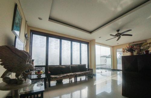Jakarta House | RedDoorz Plus near Green Pramuka Square Mall