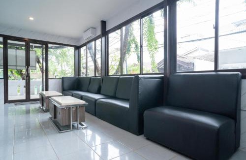 Sunter Hotel | RedDoorz Plus near ITC Cempaka Mas 2