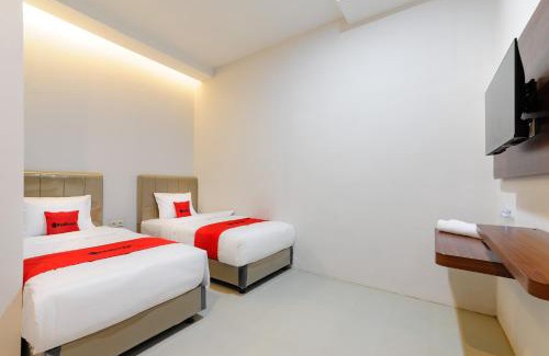 Bogor Hotel | RedDoorz Plus Near Kebun Raya Bogor