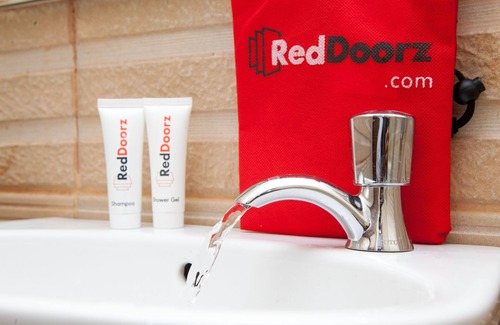 Astana Anyar Hotel | RedDoorz Plus near Pasundan University