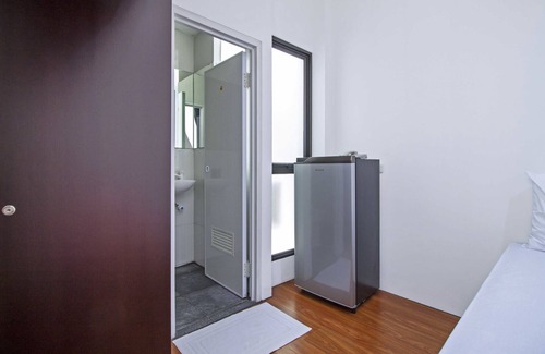 Kebon Kacang Hotel | RedDoorz Plus near Plaza Indonesia
