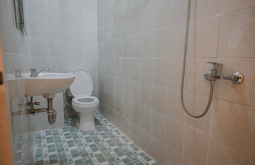 Melawai Hotel | RedDoorz Plus near Plaza Blok M