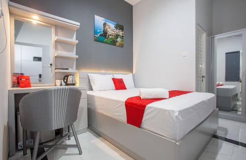 Malang Hotel | RedDoorz Plus near Politeknik Negeri Malang