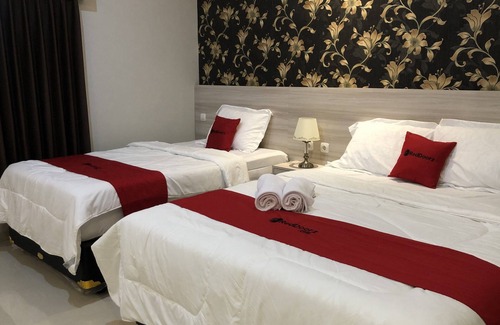Solo City Centre Hotel | RedDoorz Plus near Solo Paragon Mall