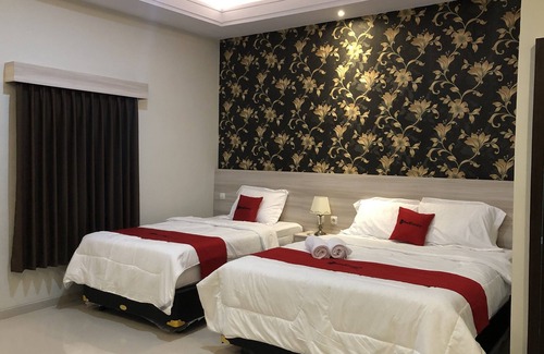 Solo City Centre Hotel | RedDoorz Plus near Solo Paragon Mall