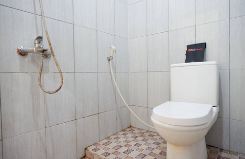 Cilacap House | RedDoorz Plus near Stadion Wijaya Kusuma
