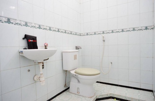 Cilacap House | RedDoorz Plus near Stadion Wijaya Kusuma