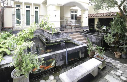 Depok House | RedDoorz Plus near STIE YKPN