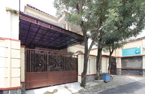 Depok House | RedDoorz Plus near STIE YKPN