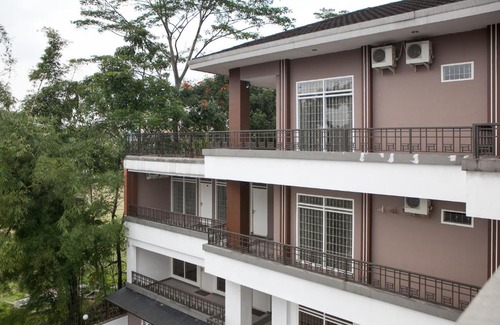 Pasteur House | RedDoorz Plus near Sukajadi 2
