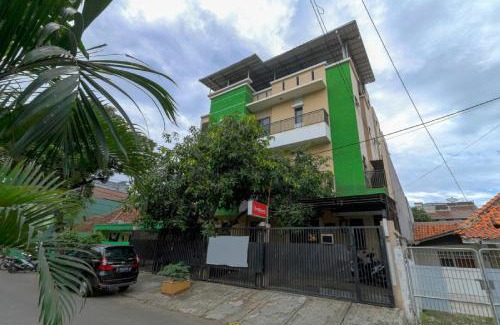 Jakarta House | RedDoorz Plus near Trisakti University