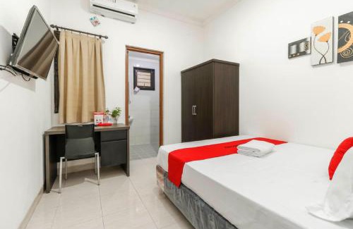 Jakarta House | RedDoorz Plus near Trisakti University