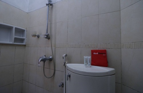 Jatingaleh House | RedDoorz Plus near Undip Tembalang