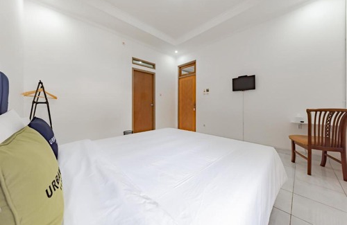 Bandung Hotel | RedDoorz Plus near Universitas Maranatha Bandung 2