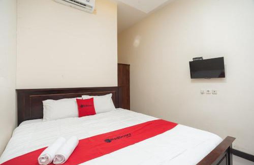 Depok House | RedDoorz Plus near Universitas Indonesia