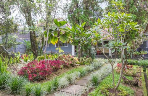 Garut Hotel | RedDoorz Plus @ Otista Garut