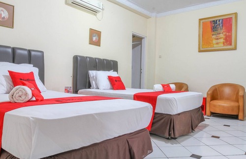 Garut Hotel | RedDoorz Plus @ Otista Garut