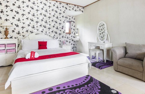Lawang Hotel | RedDoorz Plus @ Purwodadi
