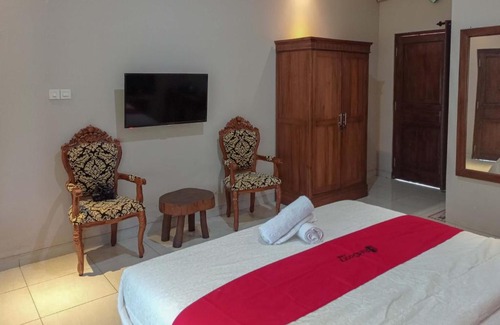 Prambanan Hotel | RedDoorz Plus Syariah At Puri Cempaka Prambanan