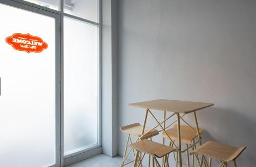 Gubeng House | RedDoorz Plus Syariah @ Raya Nginden 2
