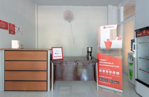 Gubeng House | RedDoorz Plus Syariah @ Raya Nginden 2