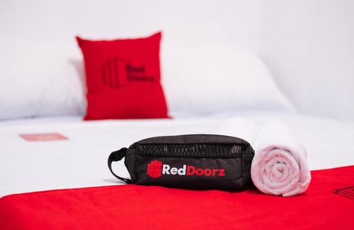 La Paz Hotel | RedDoorz Plus @ Yeesort Ledesco Village Lapaz Iloilo City