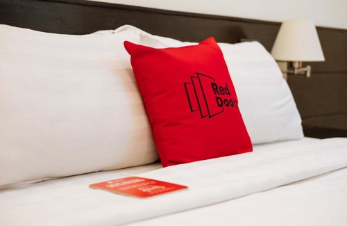 La Paz Hotel | RedDoorz Plus @ Yeesort Ledesco Village Lapaz Iloilo City
