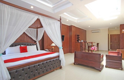 Laweyan Hotel | RedDoorz Premium At The Garden Suites Solo