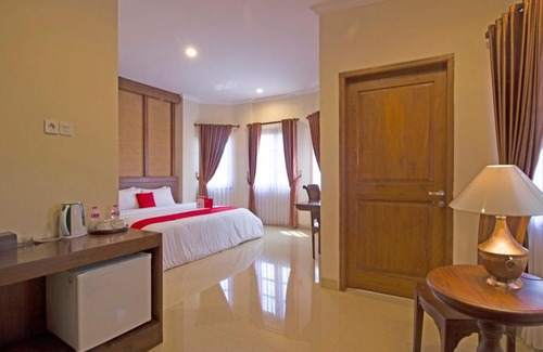Laweyan Hotel | RedDoorz Premium At The Garden Suites Solo