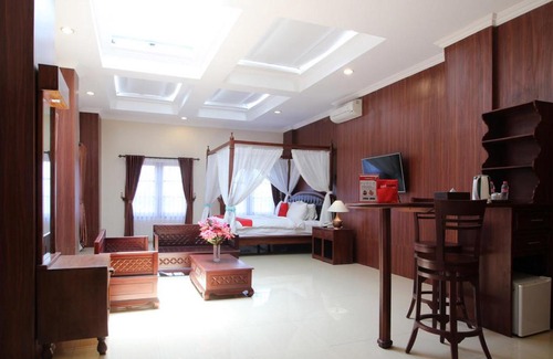 Laweyan Hotel | RedDoorz Premium At The Garden Suites Solo