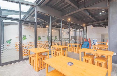 Bandung Hotel | RedDoorz Premium @ Hotel Hebat