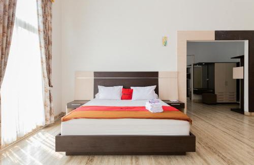 Jakarta House | RedDoorz Premium near Stasiun Lenteng Agung