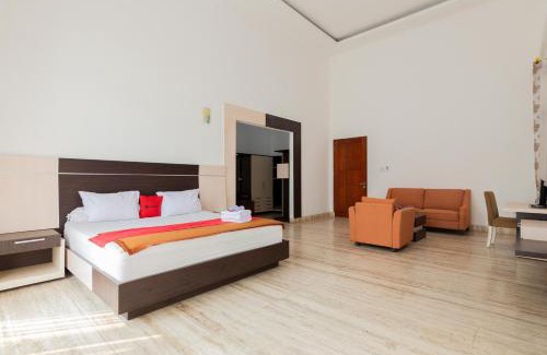 Jakarta House | RedDoorz Premium near Stasiun Lenteng Agung