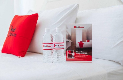 Cideng Hotel | RedDoorz @ Ruko ITC Roxy Mas