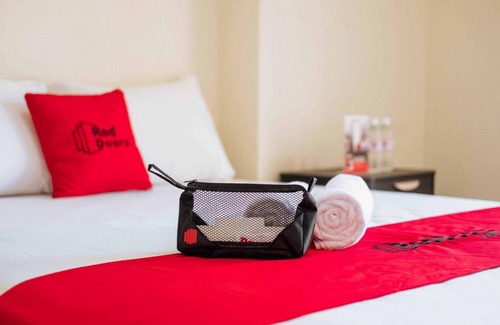 Cideng Hotel | RedDoorz @ Ruko ITC Roxy Mas