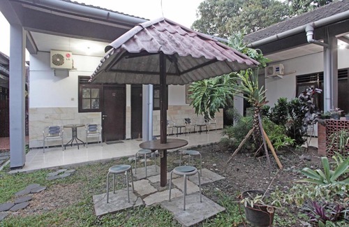 Dinoyo House | RedDoorz @ Soekarno Hatta 2