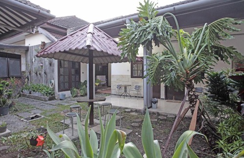 Dinoyo House | RedDoorz @ Soekarno Hatta 2