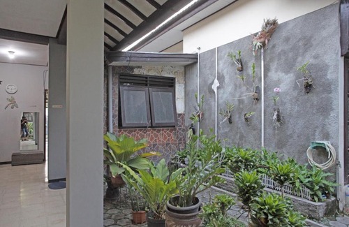 Dinoyo House | RedDoorz @ Soekarno Hatta 2