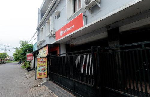 Waru Hotel | RedDoorz Syariah at Delta Sari Aloha Waru