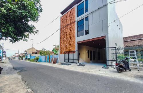 Depok Hotel | RedDoorz Syariah at DNA Home Seturan Yogyakarta