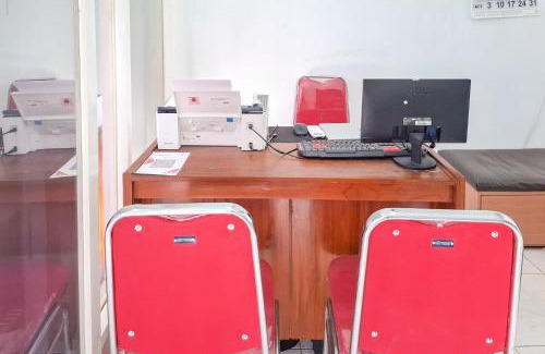 Kendal Hotel | RedDoorz Syariah at Fariza Guesthouse Kendal