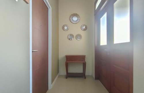 Hargomulyo Hotel | RedDoorz Syariah at Innap Guest House Alun Alun Sragen