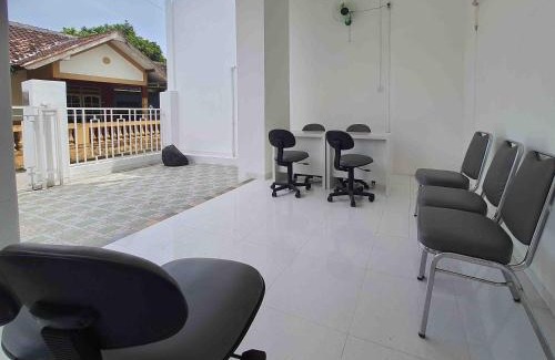 Sleman Hotel | RedDoorz Syariah at Jalan Godean
