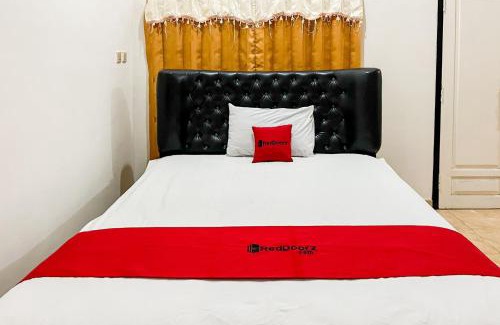 Kepanjen Hotel | RedDoorz Syariah At Santana Stasiun Kepanjen